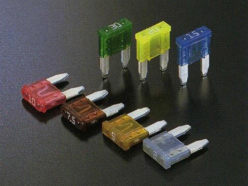 什么是保險絲夾？